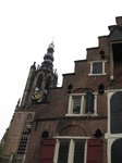 SX02894 Onze-Lieve-Vrouwenkerk framed by medieval house.jpg